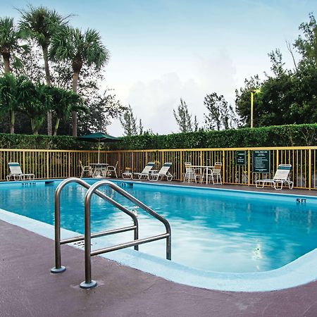 La Quinta Inn By Wyndham West Palm Beach - Florida Turnpike Екстериор снимка